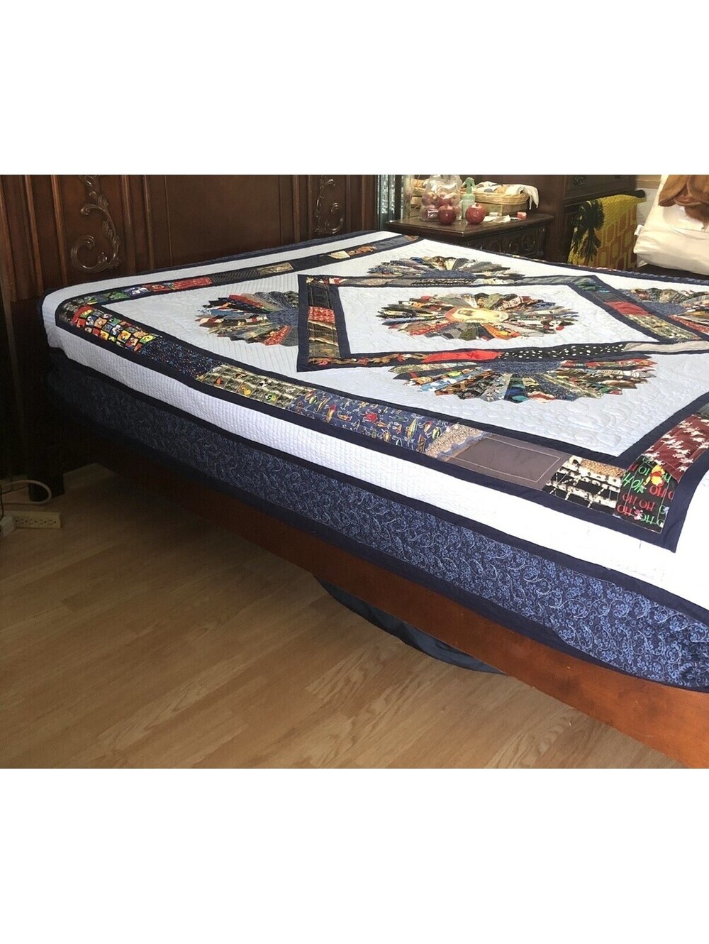 Reversible Patchwork Quilt 91”x94” White Red Bedspread  Art Pattern - Picture 5 of 9